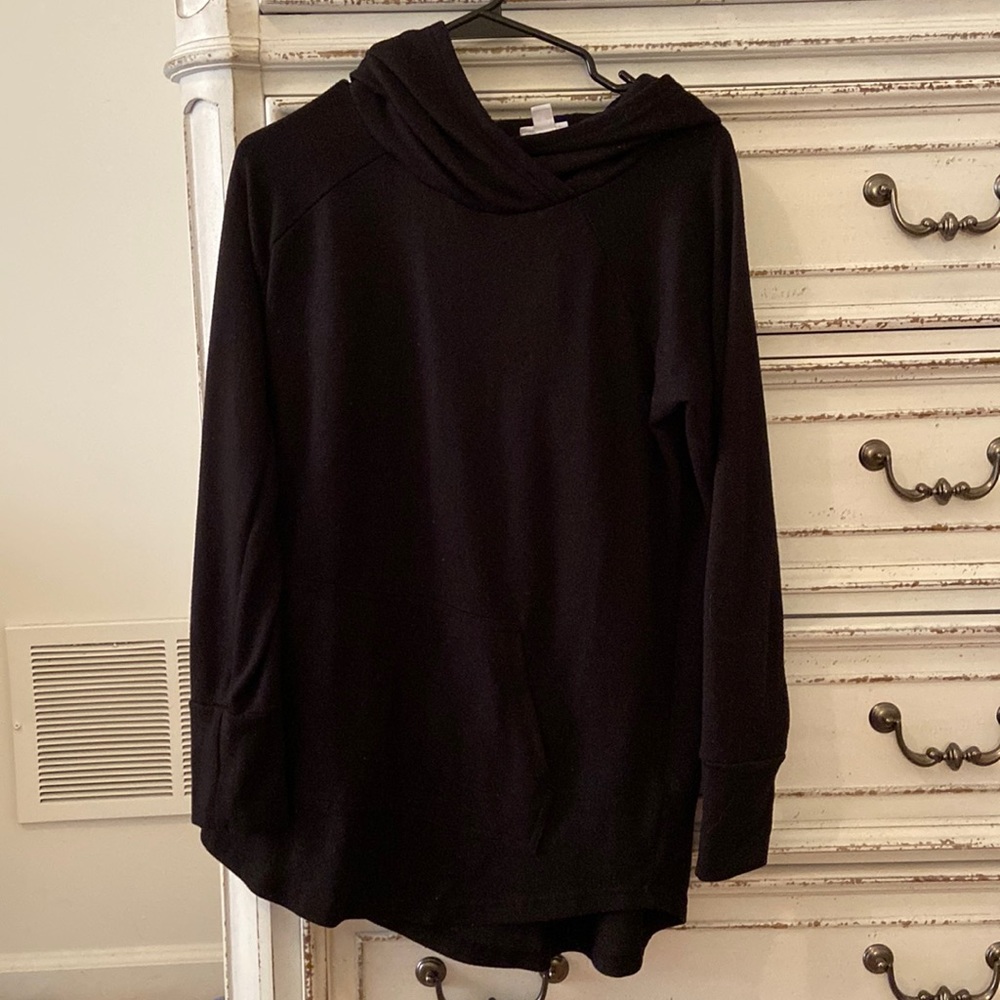 Solid black amber